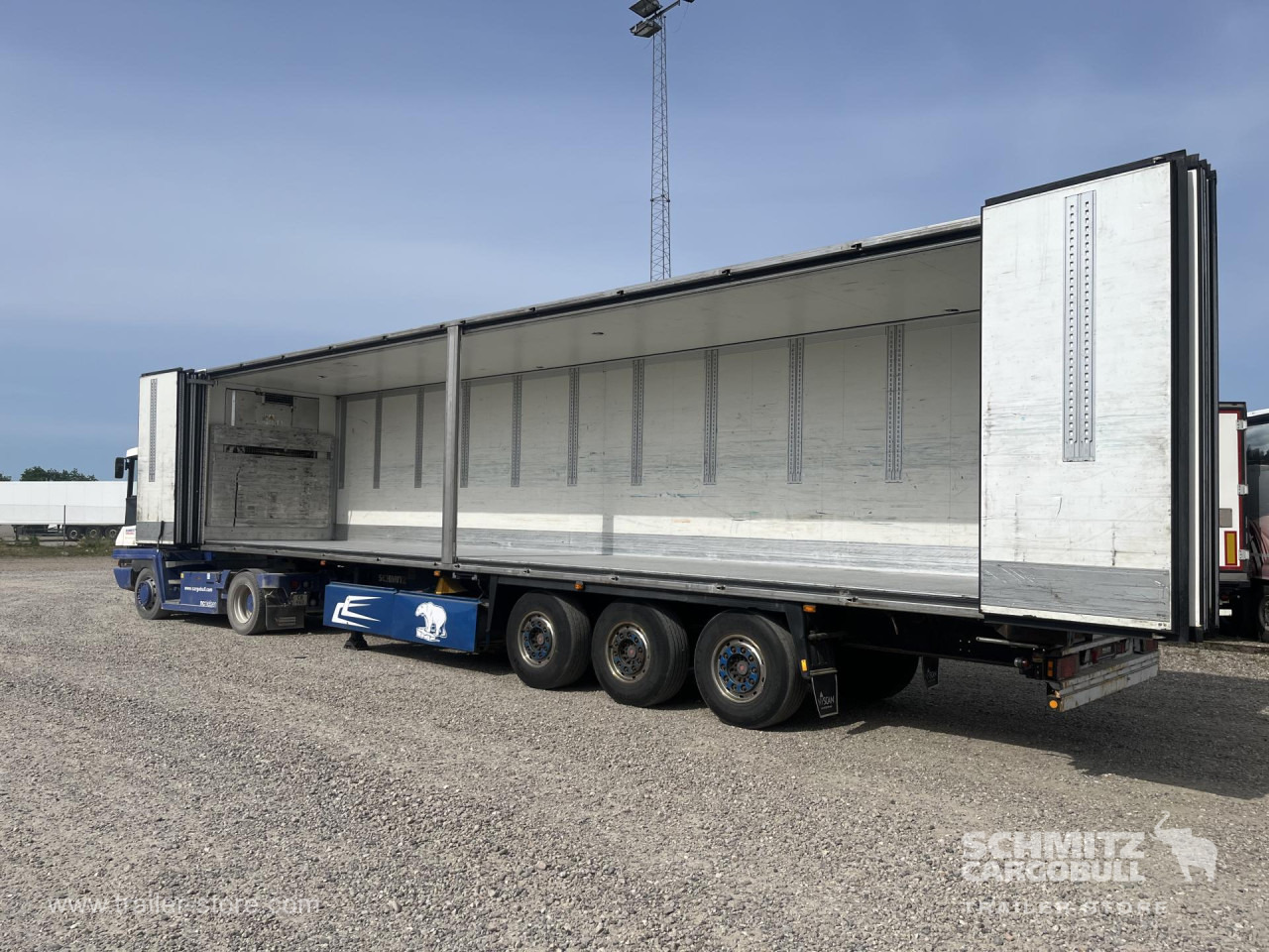 SCHMITZ Reefer Foldable wall Double deck - Ізотермічний напівпричіп: фото 4 SCHMITZ Reefer Foldable wall Double deck - Ізотермічний напівпричіп: фото 4
