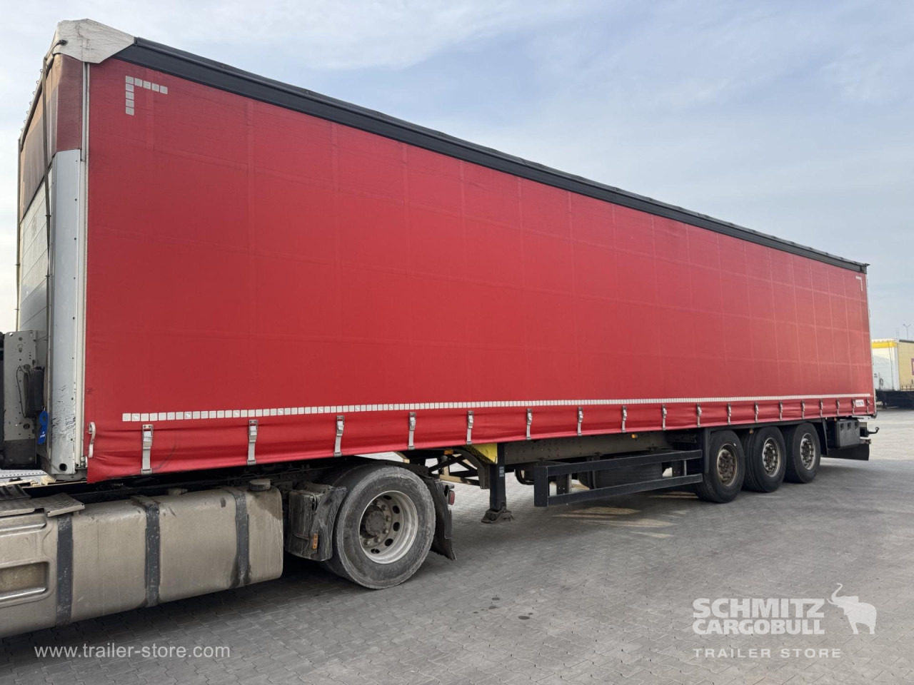 SCHMITZ Curtainsider Standard - Тентований напівпричіп: фото 3 SCHMITZ Curtainsider Standard - Тентований напівпричіп: фото 3