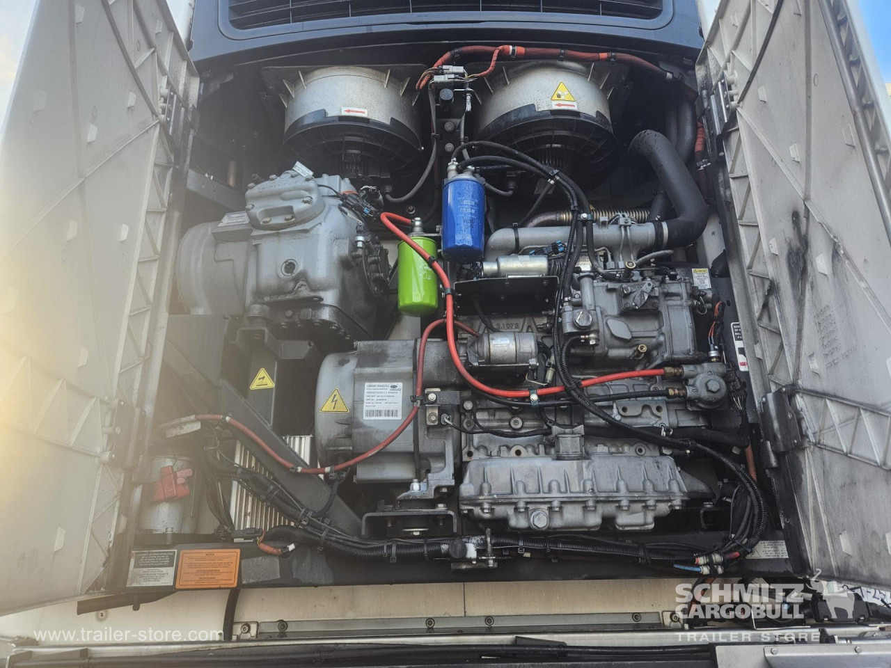 SCHMITZ Reefer Multitemp Taillift - Ізотермічний напівпричіп: фото 2 SCHMITZ Reefer Multitemp Taillift - Ізотермічний напівпричіп: фото 2