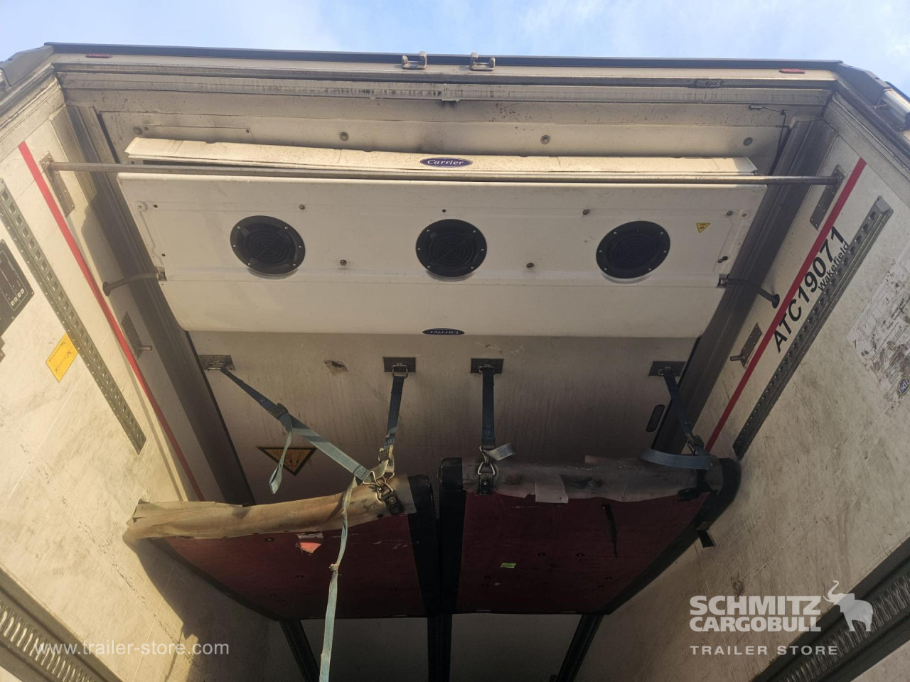 SCHMITZ Reefer Multitemp Taillift - Ізотермічний напівпричіп: фото 3 SCHMITZ Reefer Multitemp Taillift - Ізотермічний напівпричіп: фото 3
