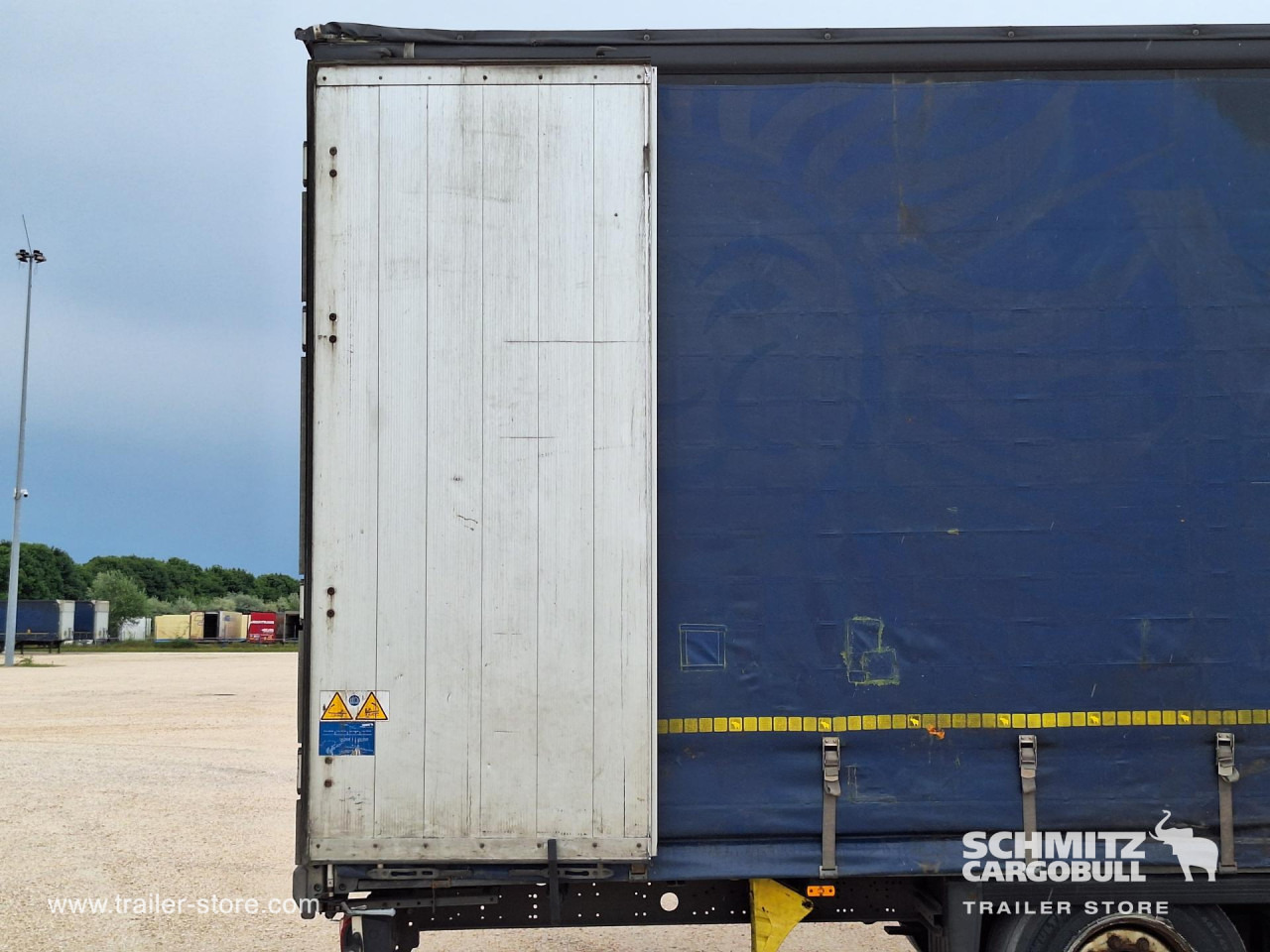 SCHMITZ Curtainsider Mega - Тентований напівпричіп: фото 3 SCHMITZ Curtainsider Mega - Тентований напівпричіп: фото 3