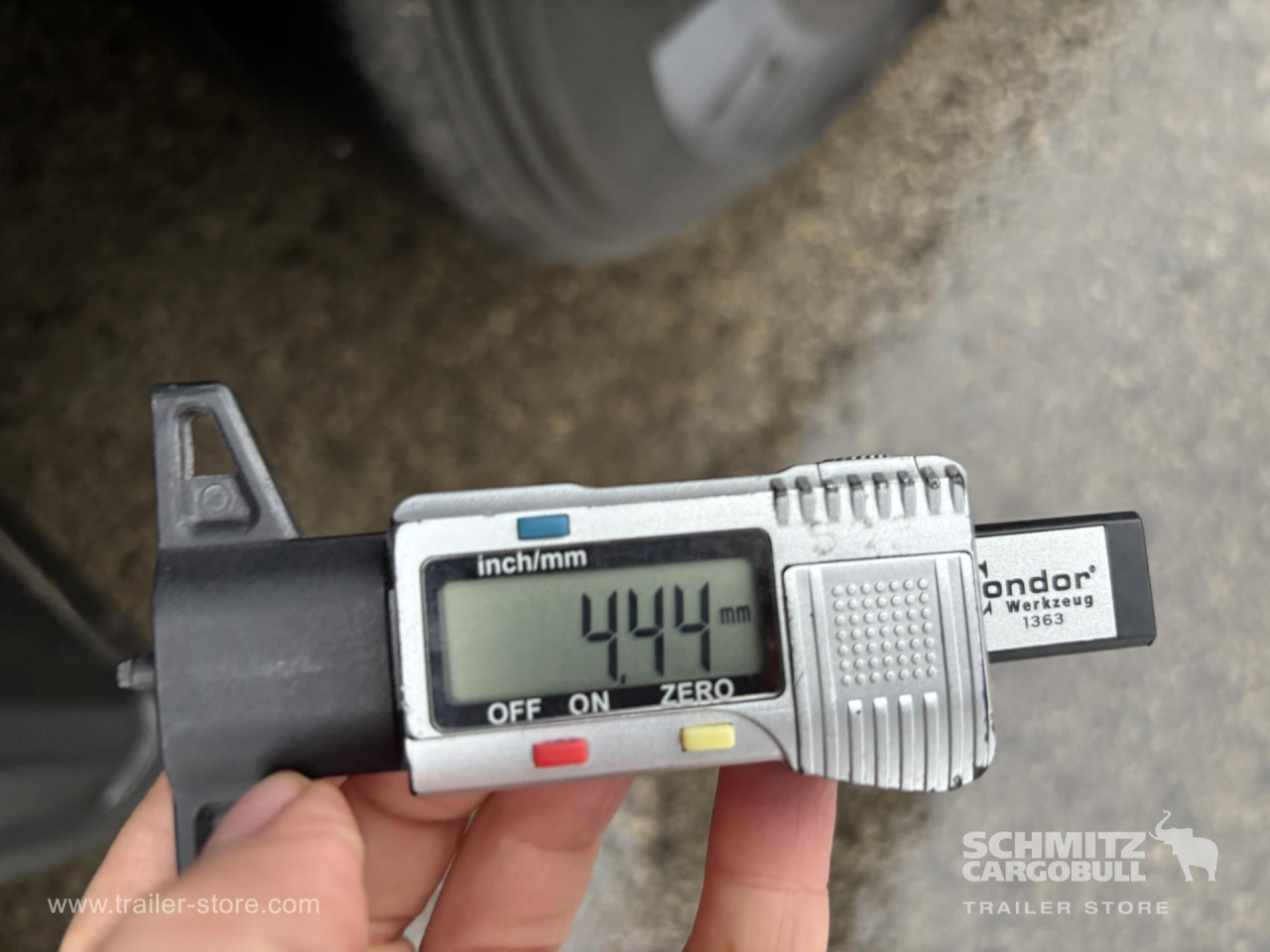 SCHMITZ Curtainsider Mega - Тентований напівпричіп: фото 3 SCHMITZ Curtainsider Mega - Тентований напівпричіп: фото 3