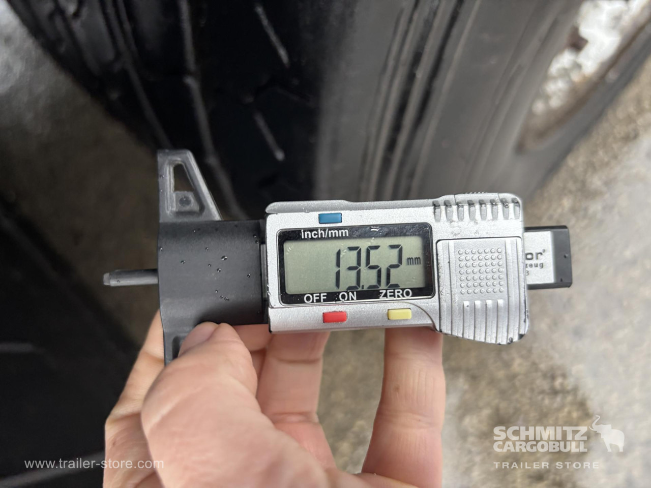 SCHMITZ Curtainsider Mega - Тентований напівпричіп: фото 3 SCHMITZ Curtainsider Mega - Тентований напівпричіп: фото 3