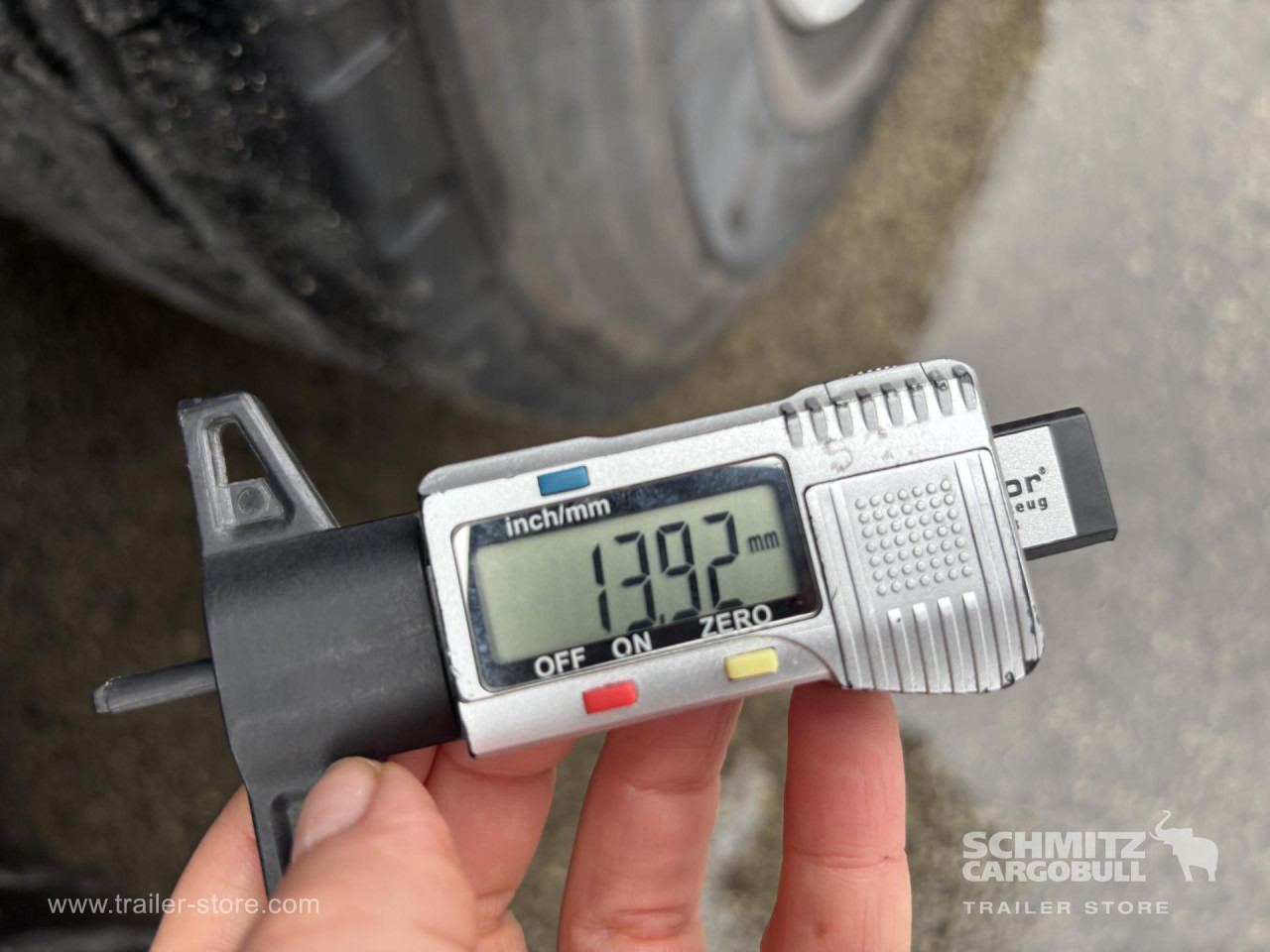 SCHMITZ Curtainsider Standard - Тентований напівпричіп: фото 4 SCHMITZ Curtainsider Standard - Тентований напівпричіп: фото 4