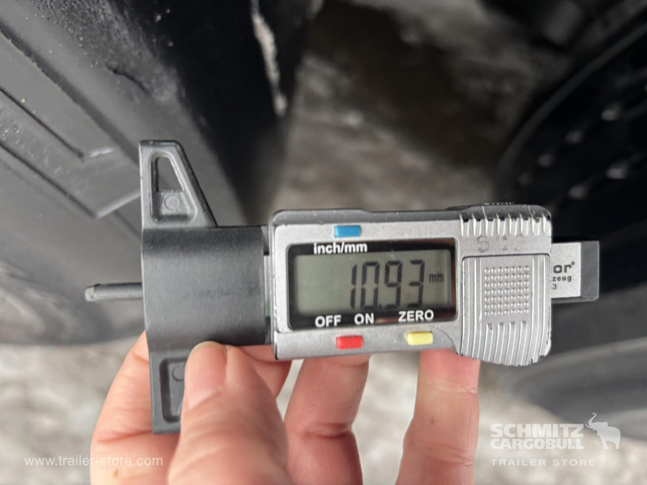 SCHMITZ Curtainsider Standard - Тентований напівпричіп: фото 4 SCHMITZ Curtainsider Standard - Тентований напівпричіп: фото 4