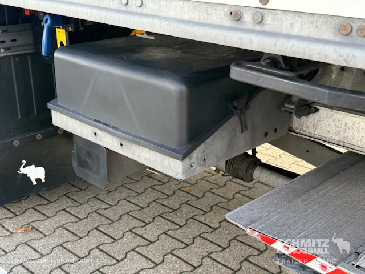 SCHMITZ Oplegger Kasten Standard Taillift - Закритий кузов напівпричіп: фото 2 SCHMITZ Oplegger Kasten Standard Taillift - Закритий кузов напівпричіп: фото 2
