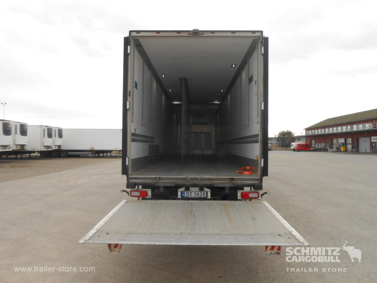 SCHMITZ Reefer Standard Double deck Taillift - Ізотермічний напівпричіп: фото 3 SCHMITZ Reefer Standard Double deck Taillift - Ізотермічний напівпричіп: фото 3