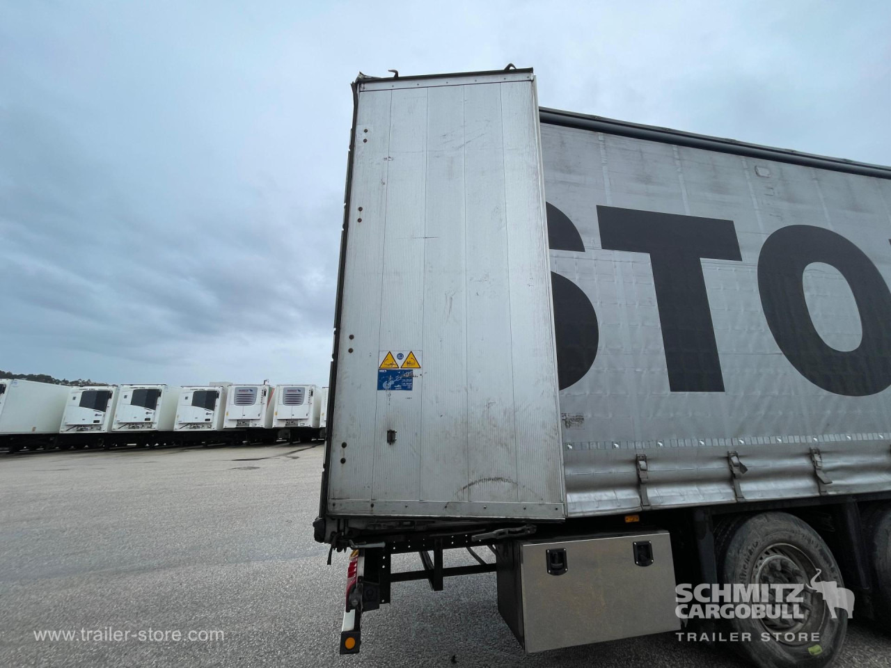 SCHMITZ Curtainsider Standard - Тентований напівпричіп: фото 4 SCHMITZ Curtainsider Standard - Тентований напівпричіп: фото 4