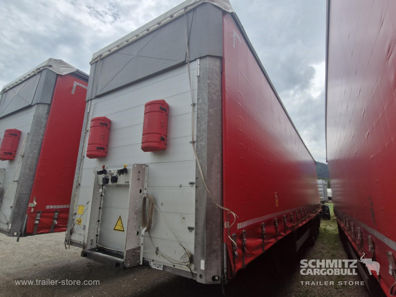 SCHMITZ Curtainsider Varios - Тентований напівпричіп: фото 2 SCHMITZ Curtainsider Varios - Тентований напівпричіп: фото 2