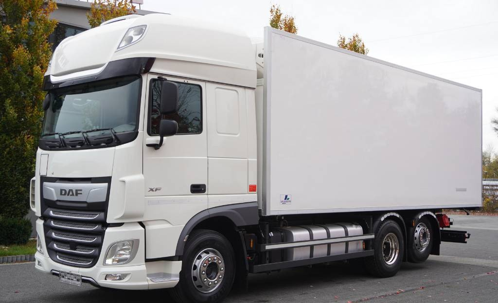 DAF XF 450 6×2 E6 / Refrigerator Lacapitaine / ATP/FRC to 2027 / 18 pallets - Рефрижератор вантажівка: фото 1 DAF XF 450 6×2 E6 / Refrigerator Lacapitaine / ATP/FRC to 2027 / 18 pallets - Рефрижератор вантажівка: фото 1
