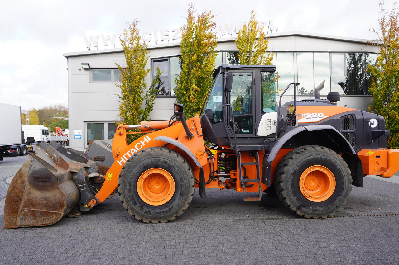 HITACHI ZW220 articulated loader / 2 buckets - Колісний навантажувач: фото 3 HITACHI ZW220 articulated loader / 2 buckets - Колісний навантажувач: фото 3