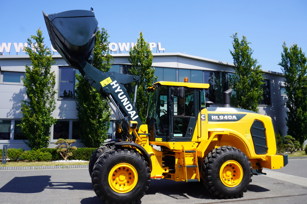 HYUNDAI HL940A articulated loader / year 2021 / weight 13.5t year of production 2021 - Колісний навантажувач: фото 1 HYUNDAI HL940A articulated loader / year 2021 / weight 13.5t year of production 2021 - Колісний навантажувач: фото 1