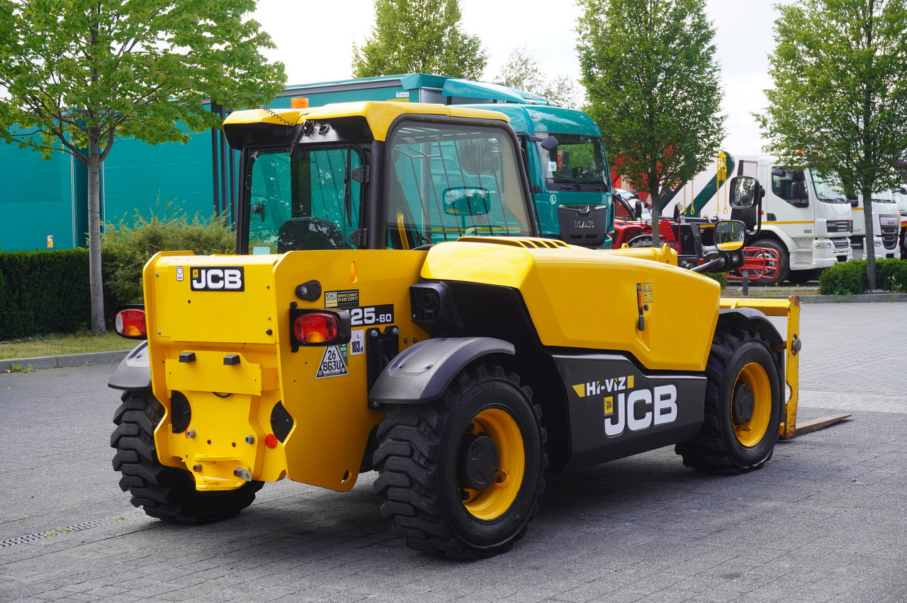 JCB 525-60T5 / 2022 / 860 MTH! / 2.5 T / Reach 6 m / joystick - Телескопічний фронтальний навантажувач: фото 5 JCB 525-60T5 / 2022 / 860 MTH! / 2.5 T / Reach 6 m / joystick - Телескопічний фронтальний навантажувач: фото 5