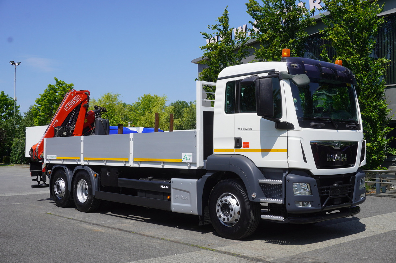 MAN TGS 26.360 Flatbed / Fassi F175 7.7 T / steered 3rd axle - Вантажівка з маніпулятором: фото 2 MAN TGS 26.360 Flatbed / Fassi F175 7.7 T / steered 3rd axle - Вантажівка з маніпулятором: фото 2