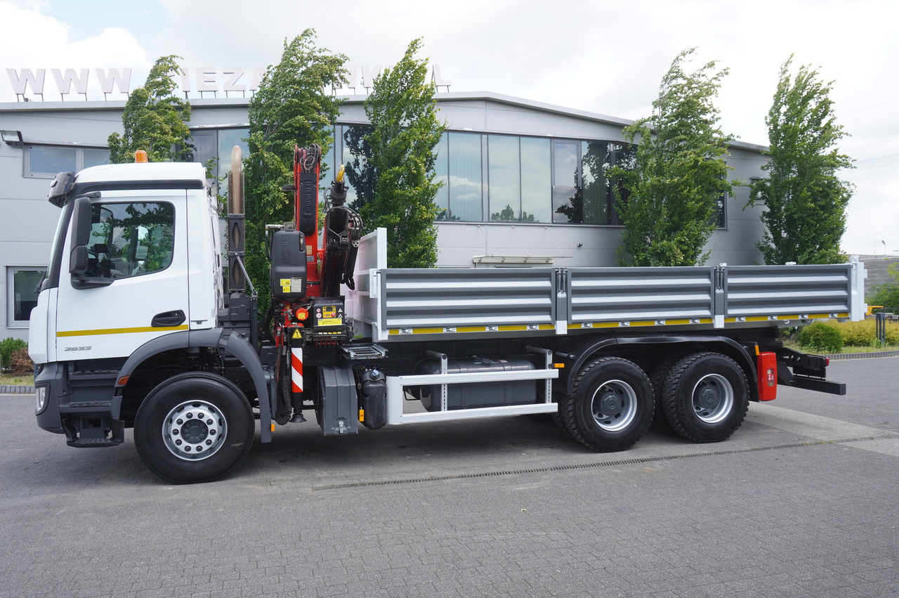 MERCEDES-BENZ AROCS 2633 6x4 / 5.5 T crane FASSI F135 / Tipper 15 EPAL - Бортова вантажівка/ Платформа, Вантажівка з маніпулятором: фото 3 MERCEDES-BENZ AROCS 2633 6x4 / 5.5 T crane FASSI F135 / Tipper 15 EPAL - Бортова вантажівка/ Платформа, Вантажівка з маніпулятором: фото 3