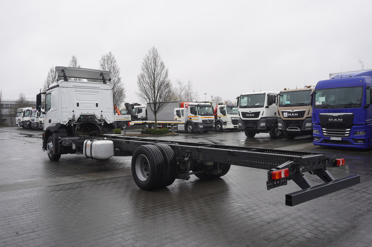 MERCEDES-BENZ Actros 1824 / 9.1 m chassis / ADR AT / sleeping cabin - Вантажівка шасі: фото 5 MERCEDES-BENZ Actros 1824 / 9.1 m chassis / ADR AT / sleeping cabin - Вантажівка шасі: фото 5