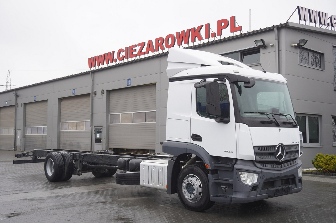 MERCEDES-BENZ Actros 1824 / 9.1 m chassis / sleeping cabin - Вантажівка шасі: фото 1 MERCEDES-BENZ Actros 1824 / 9.1 m chassis / sleeping cabin - Вантажівка шасі: фото 1