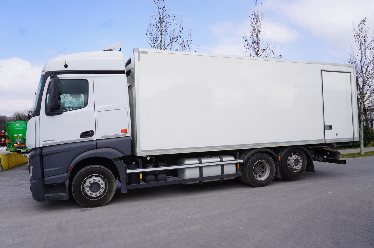 MERCEDES-BENZ Actros 2542 / GIGA cabin / Thermoking 1000R - Рефрижератор вантажівка: фото 2 MERCEDES-BENZ Actros 2542 / GIGA cabin / Thermoking 1000R - Рефрижератор вантажівка: фото 2