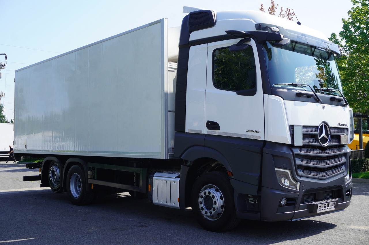 MERCEDES-BENZ Actros 2545 MP5 6×2 E6 / Kiesling meat hook refrigerator / Carrier Supra 1250 / 2022 - Рефрижератор вантажівка: фото 5 MERCEDES-BENZ Actros 2545 MP5 6×2 E6 / Kiesling meat hook refrigerator / Carrier Supra 1250 / 2022 - Рефрижератор вантажівка: фото 5