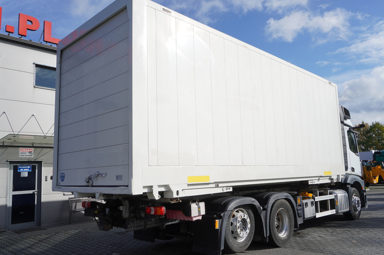 MERCEDES-BENZ Actros 2545 MP5 / KRONE 18 EPAL box body / ADR AT - Вантажівка з закритим кузовом: фото 2 MERCEDES-BENZ Actros 2545 MP5 / KRONE 18 EPAL box body / ADR AT - Вантажівка з закритим кузовом: фото 2