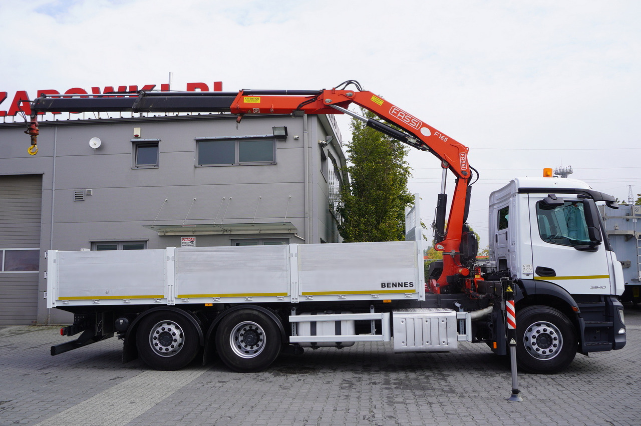 MERCEDES-BENZ Antos 2540 / Flatbed 15 EPAL / Fassi F165 / 6.1 t / 8 m reach / remote control / rotator / 1600 MTH / steered axle - Бортова вантажівка/ Платформа, Вантажівка з маніпулятором: фото 2 MERCEDES-BENZ Antos 2540 / Flatbed 15 EPAL / Fassi F165 / 6.1 t / 8 m reach / remote control / rotator / 1600 MTH / steered axle - Бортова вантажівка/ Платформа, Вантажівка з маніпулятором: фото 2