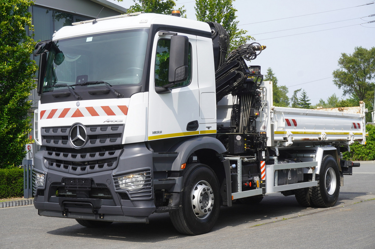 MERCEDES-BENZ Arocs 1833 / 87,000 km!!! / Hds HIAB X-DUO 128 B-2 / three-sided tipper - Бортова вантажівка/ Платформа, Вантажівка з маніпулятором: фото 3 MERCEDES-BENZ Arocs 1833 / 87,000 km!!! / Hds HIAB X-DUO 128 B-2 / three-sided tipper - Бортова вантажівка/ Платформа, Вантажівка з маніпулятором: фото 3