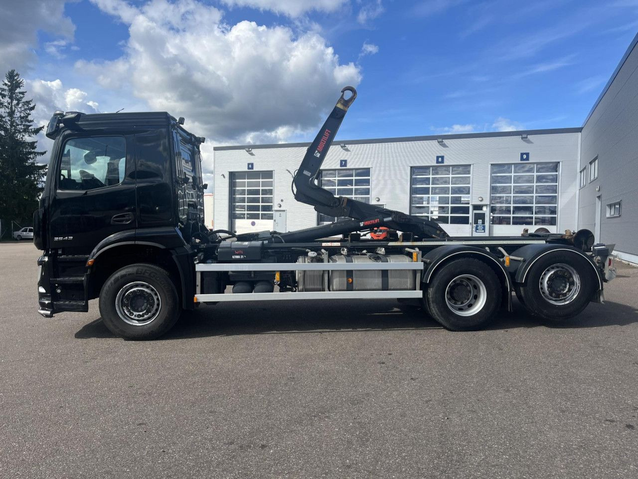 MERCEDES-BENZ Arocs 2543 6x2*4 / 21t Hooklift HIAB ULT21Z56 / 2022 - Гаковий мультиліфт вантажівка: фото 1 MERCEDES-BENZ Arocs 2543 6x2*4 / 21t Hooklift HIAB ULT21Z56 / 2022 - Гаковий мультиліфт вантажівка: фото 1
