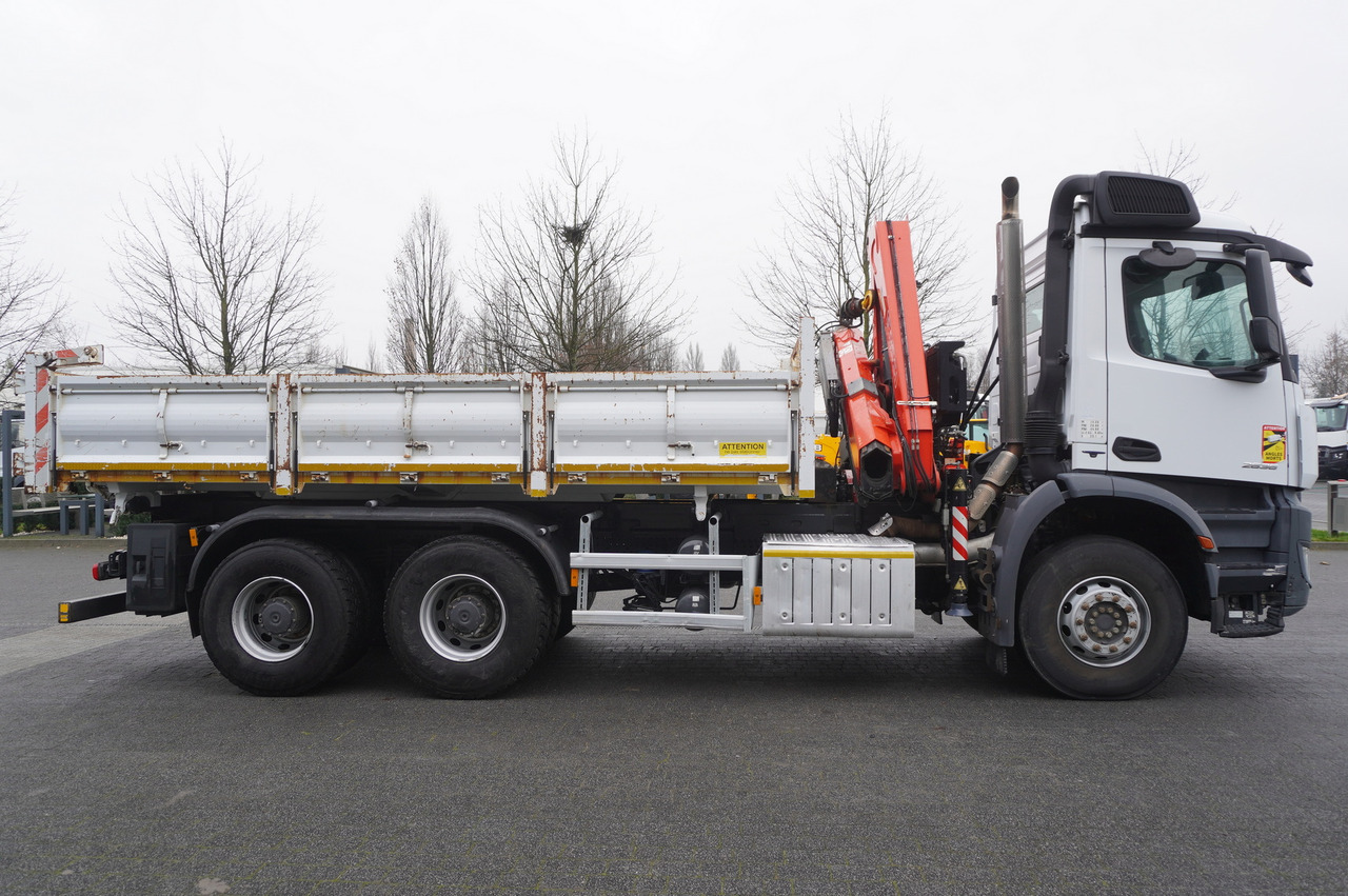 MERCEDES-BENZ Arocs 2636 6x4 / 2-way tipper / Fassi F135A.0.23 / remote control / Rotator - Самоскид вантажівка, Вантажівка з маніпулятором: фото 3 MERCEDES-BENZ Arocs 2636 6x4 / 2-way tipper / Fassi F135A.0.23 / remote control / Rotator - Самоскид вантажівка, Вантажівка з маніпулятором: фото 3