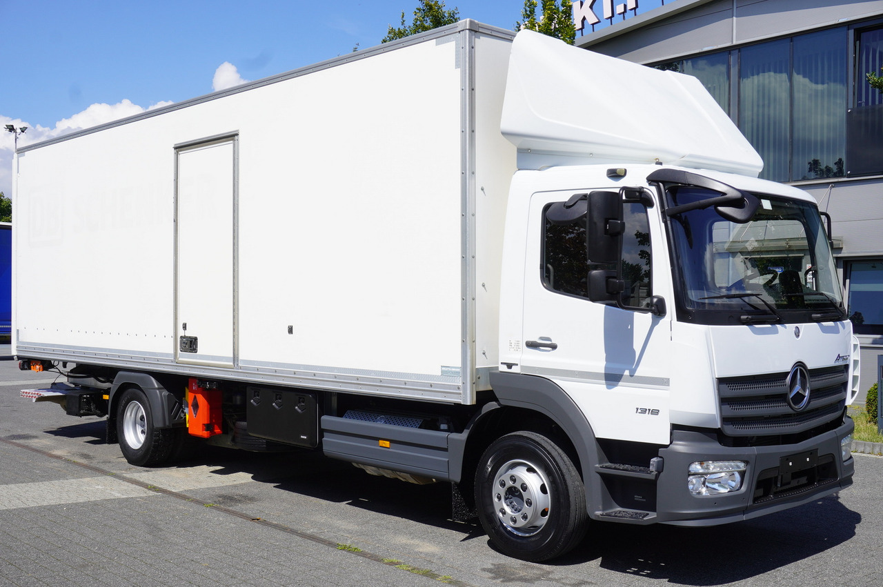 Вантажівка з закритим кузовом MERCEDES-BENZ Atego 1318 E6 / 20 pallet container / lift / 90 thousand km !!!: фото 1