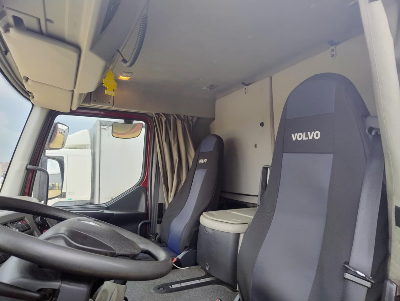 RENAULT Midlum 300 / Curtain 18 EPAL / Sleeping cab - Тентована вантажівка: фото 4 RENAULT Midlum 300 / Curtain 18 EPAL / Sleeping cab - Тентована вантажівка: фото 4