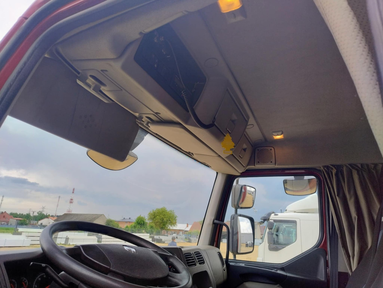 RENAULT Midlum 300 / Curtain 18 EPAL / Sleeping cab - Тентована вантажівка: фото 5 RENAULT Midlum 300 / Curtain 18 EPAL / Sleeping cab - Тентована вантажівка: фото 5