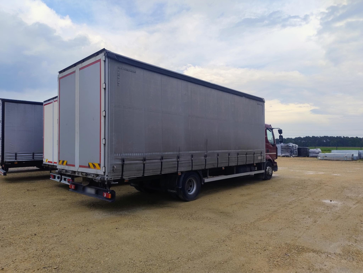 RENAULT Midlum 300 / Curtain 18 EPAL / Sleeping cab - Тентована вантажівка: фото 3 RENAULT Midlum 300 / Curtain 18 EPAL / Sleeping cab - Тентована вантажівка: фото 3