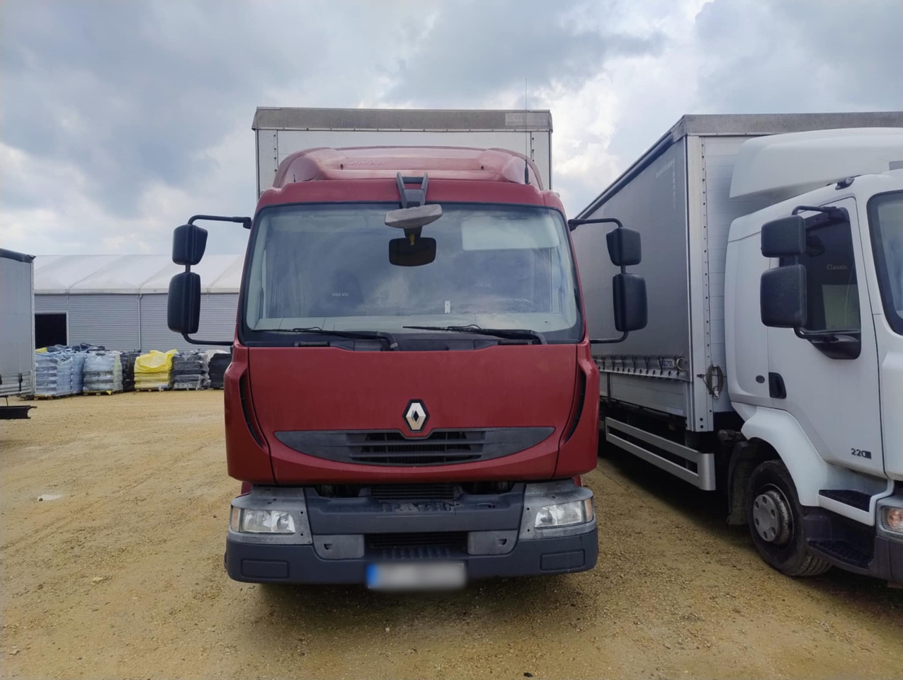 RENAULT Midlum 300 / Curtain 18 EPAL / Sleeping cab - Тентована вантажівка: фото 2 RENAULT Midlum 300 / Curtain 18 EPAL / Sleeping cab - Тентована вантажівка: фото 2