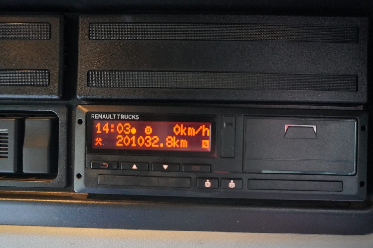 RENAULT RENAULT C280 DTI 8 / FASSI crane 5.6 T / 560 MTH / range 8 m / Flatbed 15 EPAL - Вантажівка з маніпулятором: фото 4 RENAULT RENAULT C280 DTI 8 / FASSI crane 5.6 T / 560 MTH / range 8 m / Flatbed 15 EPAL - Вантажівка з маніпулятором: фото 4