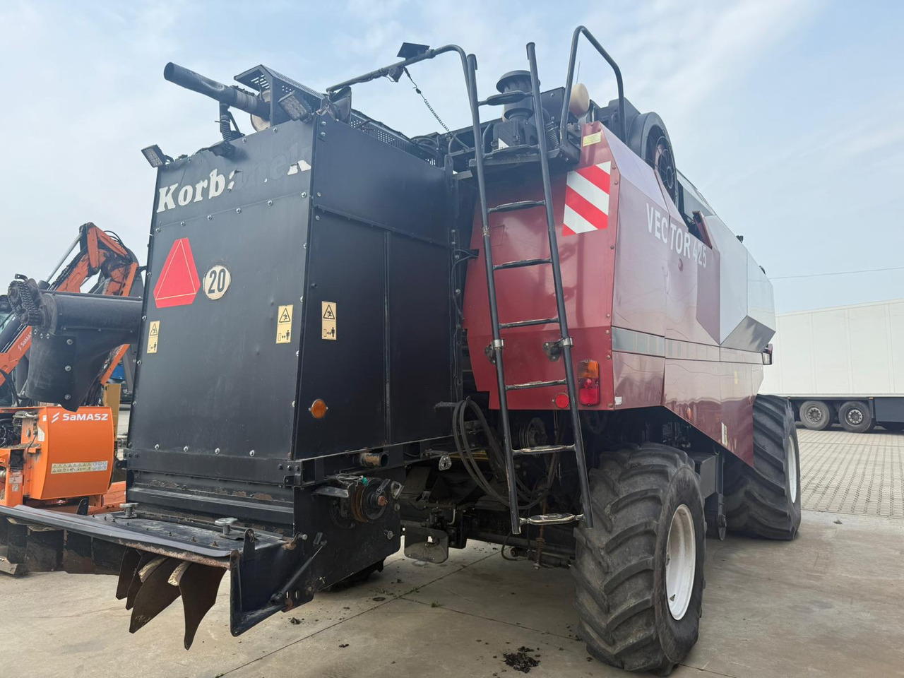 ROSTSELMASH VECTOR 425 RSM-101 grain harvester + Header 5 m + rapeseed harvesting extension / 2300 MTH - Зернозбиральний комбайн: фото 3 ROSTSELMASH VECTOR 425 RSM-101 grain harvester + Header 5 m + rapeseed harvesting extension / 2300 MTH - Зернозбиральний комбайн: фото 3