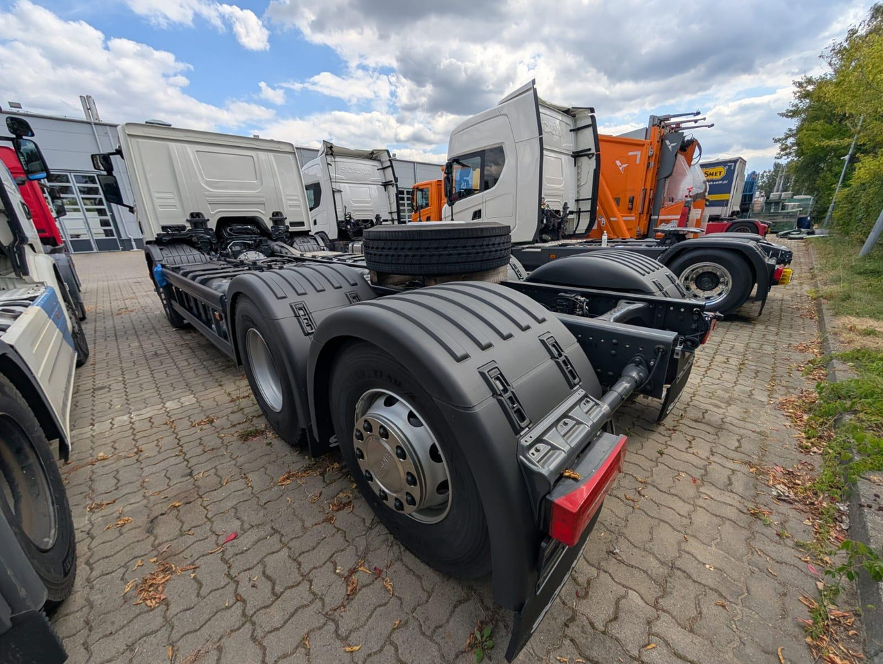 SCANIA P 340 B6x2*4NA / chassis frame / steering axle / CNG - Вантажівка шасі: фото 4 SCANIA P 340 B6x2*4NA / chassis frame / steering axle / CNG - Вантажівка шасі: фото 4