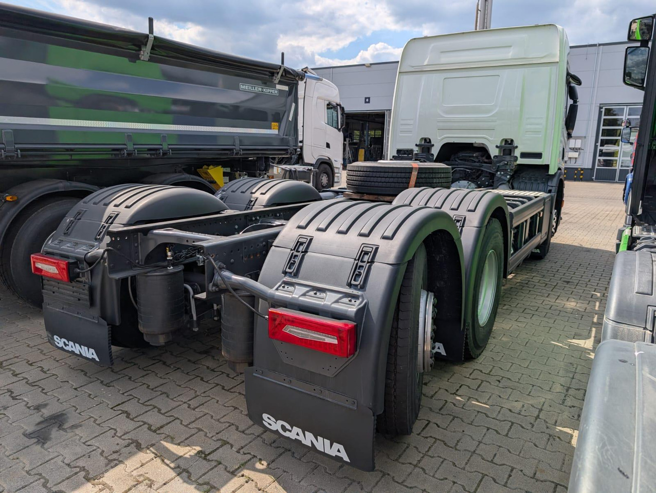 SCANIA P 340 B6x2*4NA / chassis frame / steering axle / CNG / large cab / 8 units - Вантажівка шасі: фото 3 SCANIA P 340 B6x2*4NA / chassis frame / steering axle / CNG / large cab / 8 units - Вантажівка шасі: фото 3