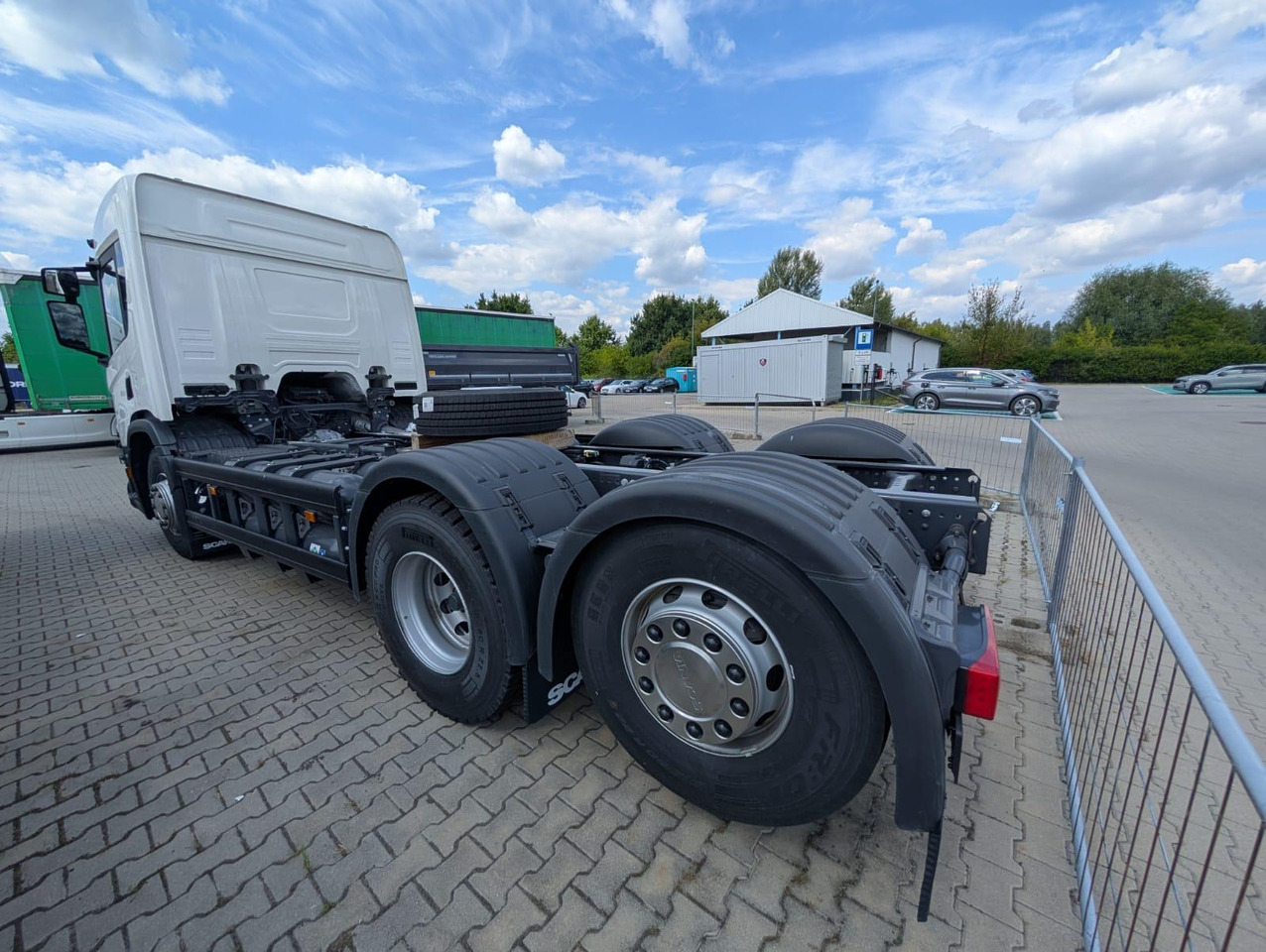SCANIA P 340 B6x2*4NA / chassis frame / steering axle / CNG / large cab / 8 units - Вантажівка шасі: фото 3 SCANIA P 340 B6x2*4NA / chassis frame / steering axle / CNG / large cab / 8 units - Вантажівка шасі: фото 3