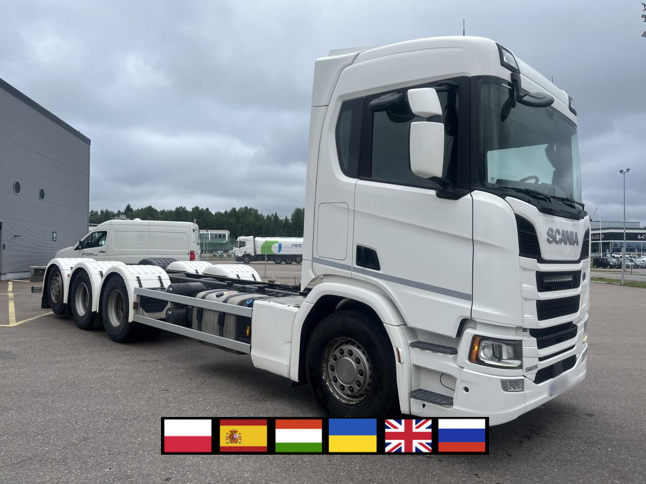 SCANIA R560 B8x4*4 / Chassis / sleeper cab / Power take-off - Вантажівка шасі: фото 1 SCANIA R560 B8x4*4 / Chassis / sleeper cab / Power take-off - Вантажівка шасі: фото 1