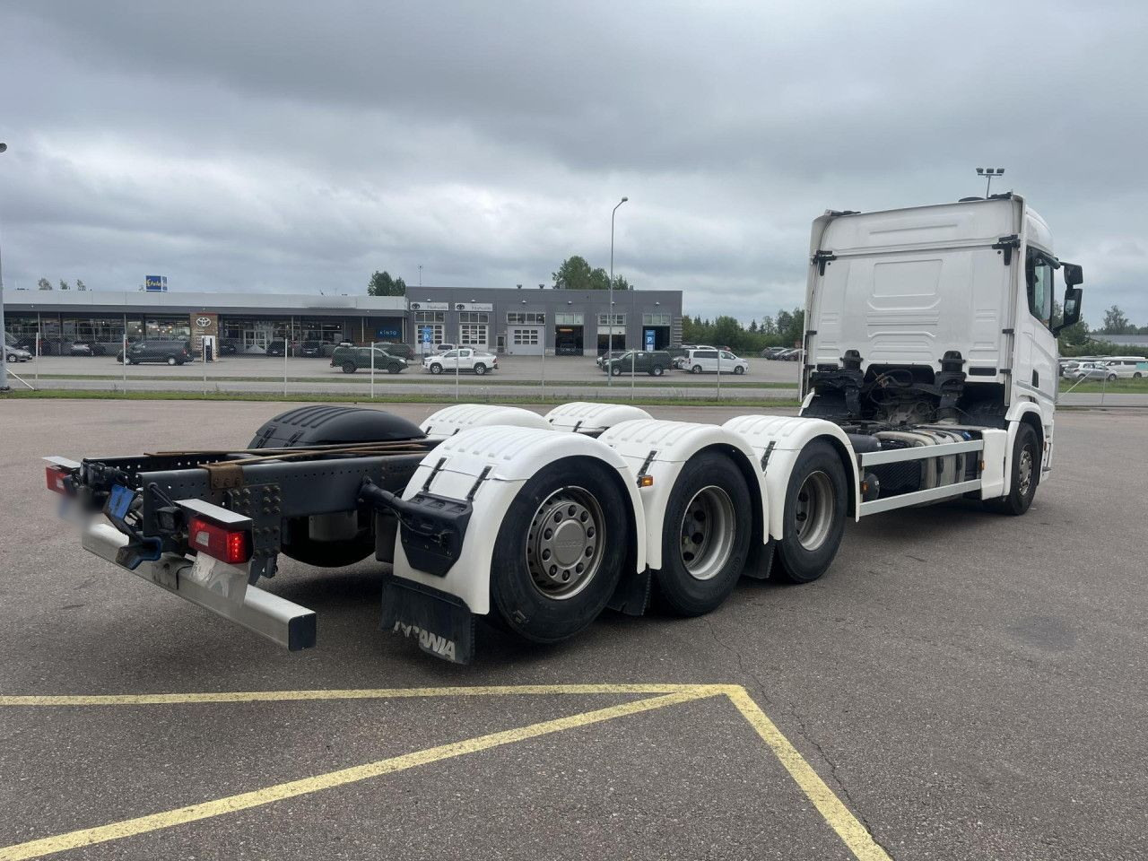 SCANIA R560 B8x4*4 / Chassis / sleeper cab / Power take-off - Вантажівка з маніпулятором: фото 3 SCANIA R560 B8x4*4 / Chassis / sleeper cab / Power take-off - Вантажівка з маніпулятором: фото 3