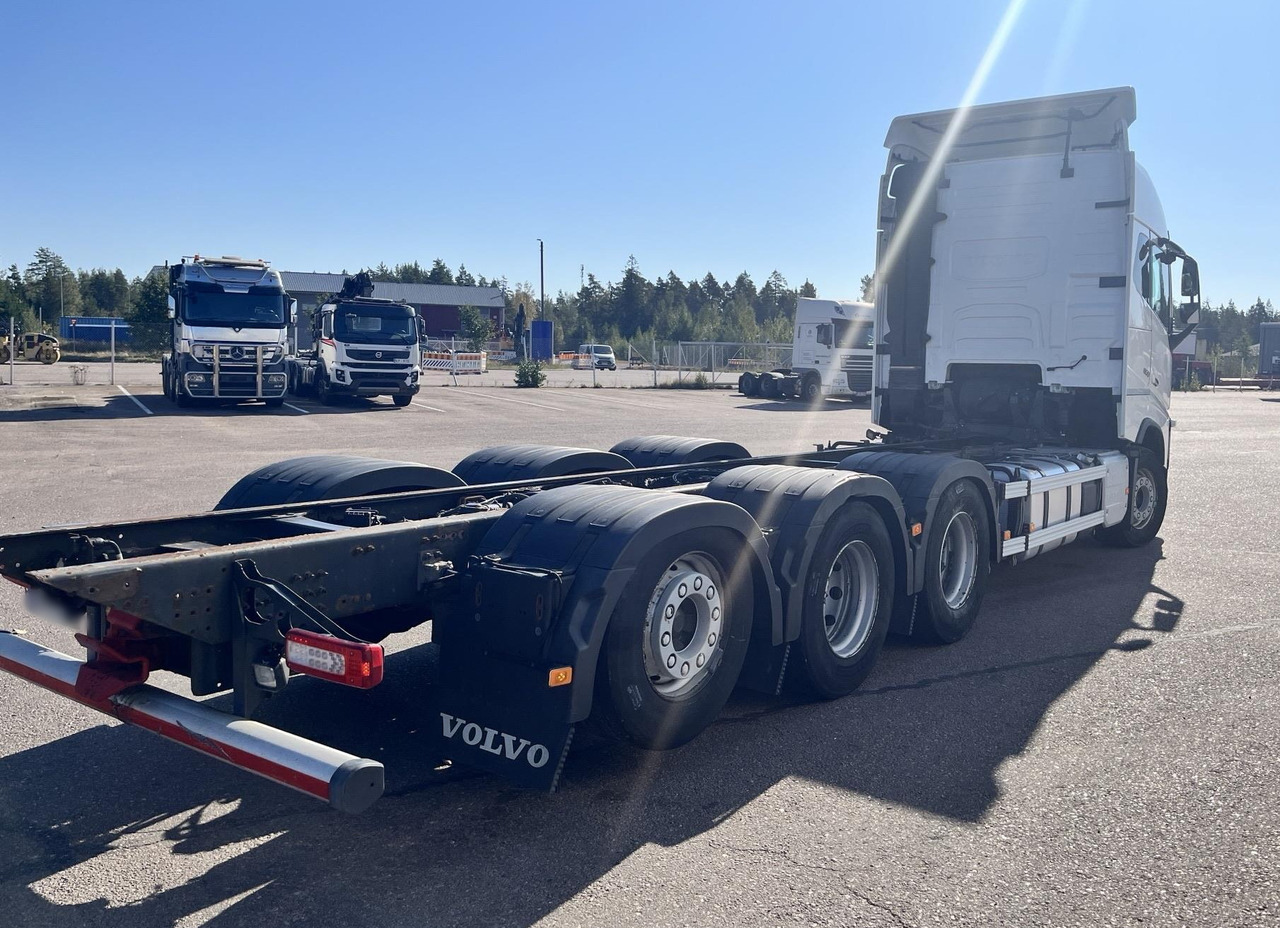 VOLVO FH 650 8x4 / Truck chassis / Sleeper cab - Вантажівка шасі: фото 3 VOLVO FH 650 8x4 / Truck chassis / Sleeper cab - Вантажівка шасі: фото 3