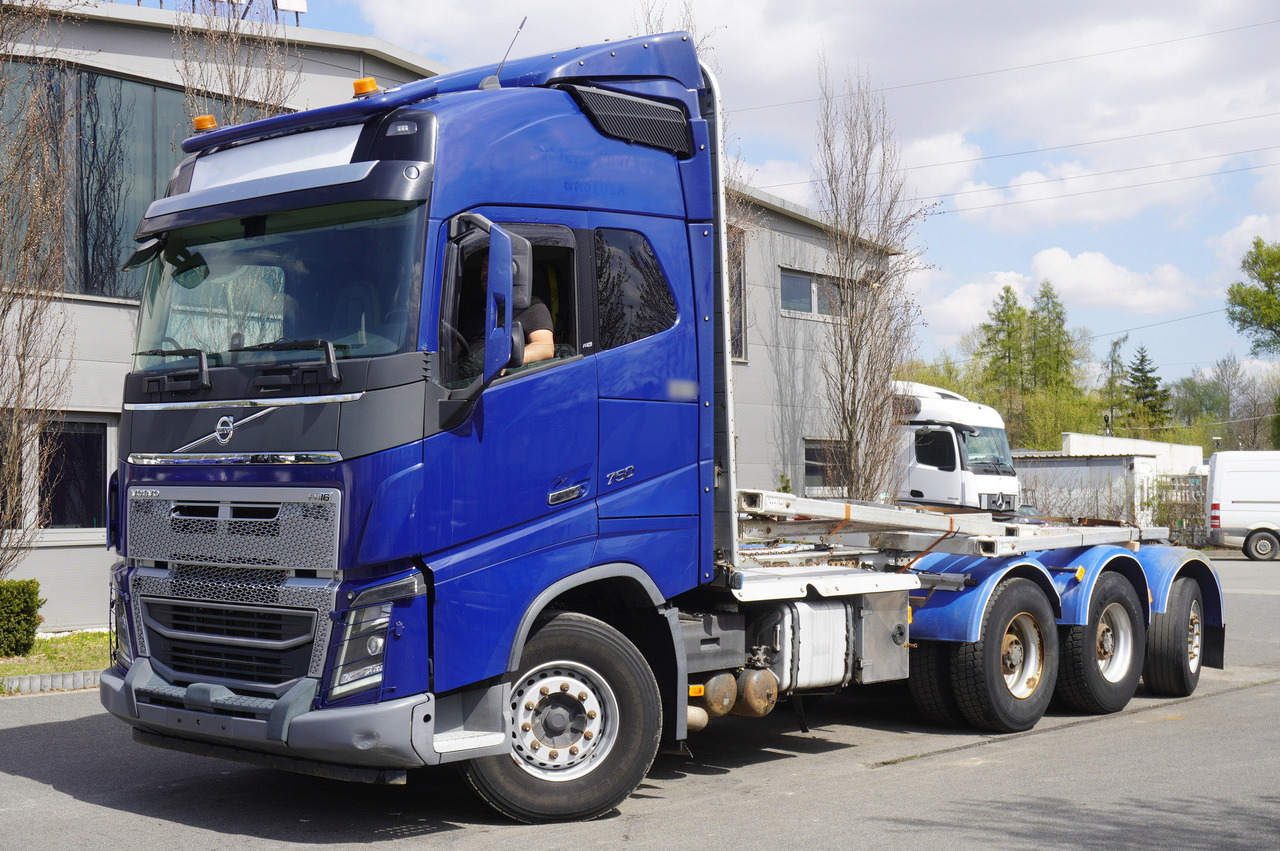 VOLVO FH16 750 8x4 / 750 HP! / 20 t load capacity / stanchion superstructure - Вантажівка шасі: фото 3 VOLVO FH16 750 8x4 / 750 HP! / 20 t load capacity / stanchion superstructure - Вантажівка шасі: фото 3