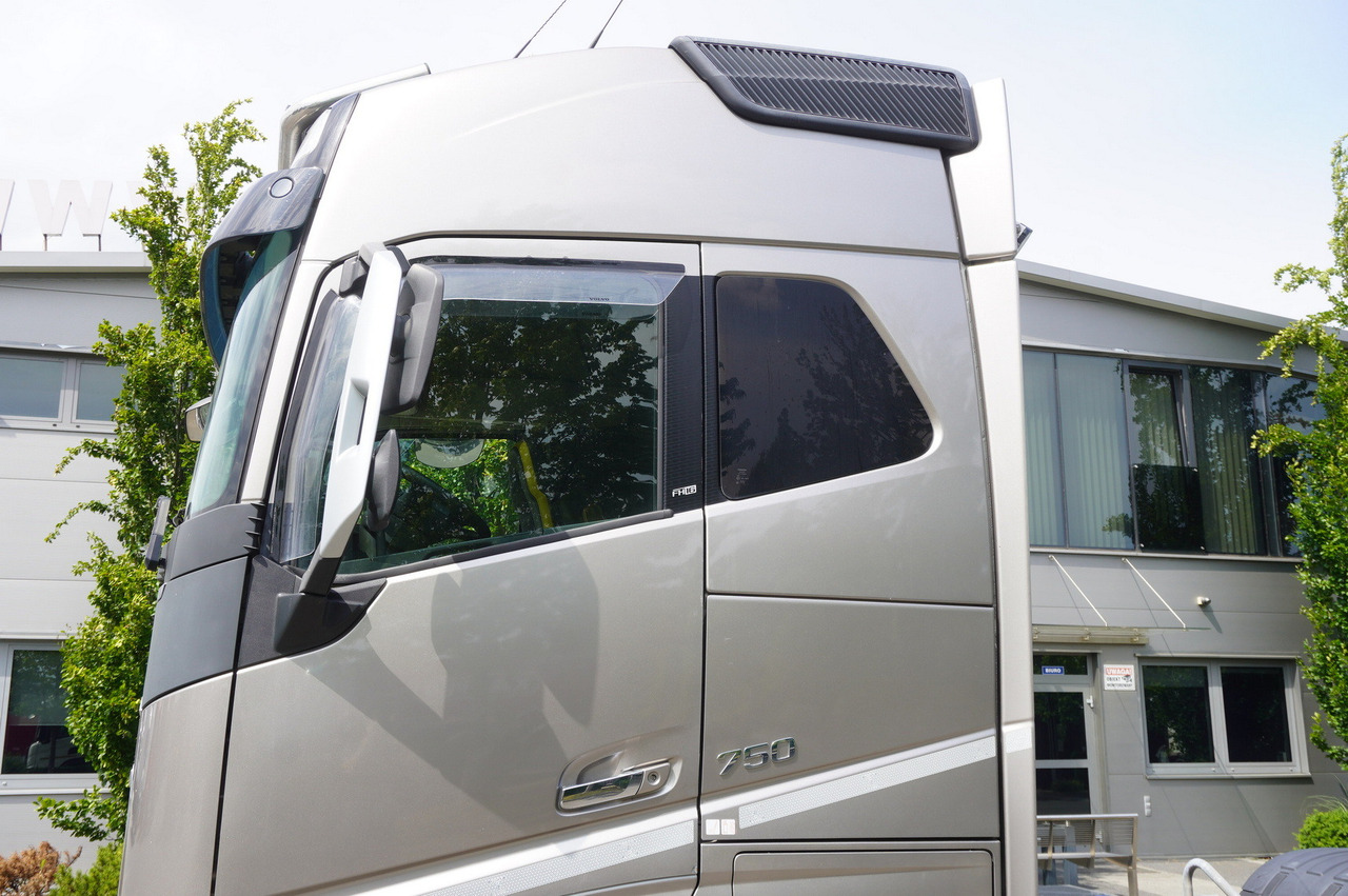 Вантажівка з маніпулятором VOLVO FH16 750 8x4x4 / 750 HP! / Frame 685 cm / Steered 4th axle: фото 15