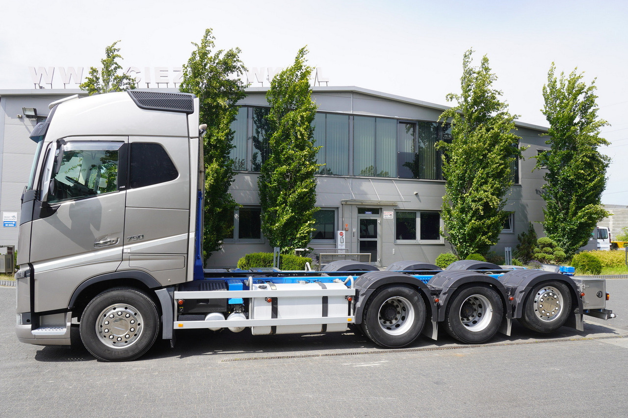 VOLVO Volvo FH16 750 8x4x4 / 750 HP! / Frame 685 cm / Steered 4th axle - Вантажівка з маніпулятором: фото 3 VOLVO Volvo FH16 750 8x4x4 / 750 HP! / Frame 685 cm / Steered 4th axle - Вантажівка з маніпулятором: фото 3