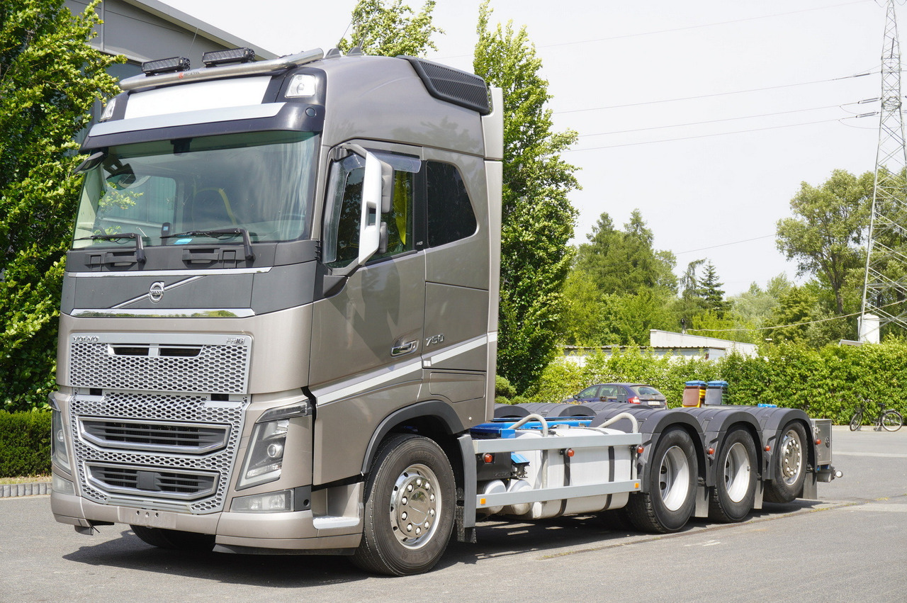 VOLVO Volvo FH16 750 8x4x4 / 750 HP! / Frame 685 cm / Steered 4th axle - Вантажівка з маніпулятором: фото 2 VOLVO Volvo FH16 750 8x4x4 / 750 HP! / Frame 685 cm / Steered 4th axle - Вантажівка з маніпулятором: фото 2