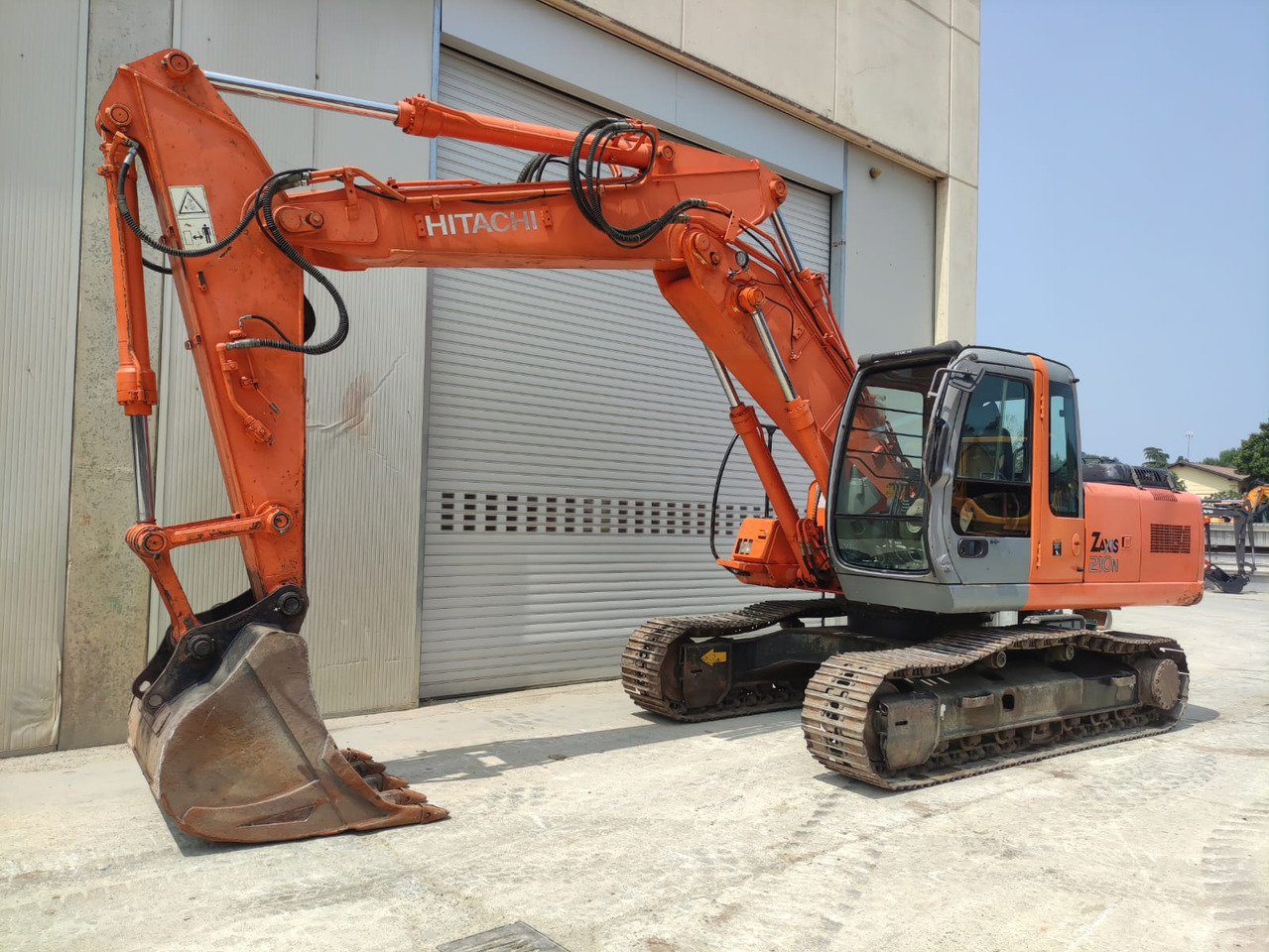 HITACHI ZX210N - Гусеничний екскаватор: фото 1 HITACHI ZX210N - Гусеничний екскаватор: фото 1
