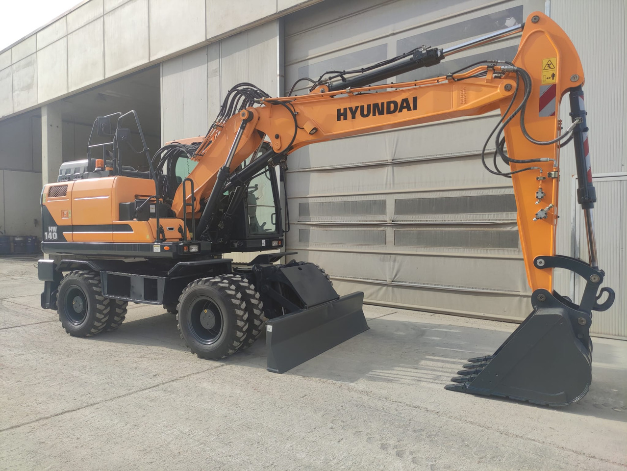 HYUNDAI HW140 - Колісний екскаватор: фото 3 HYUNDAI HW140 - Колісний екскаватор: фото 3