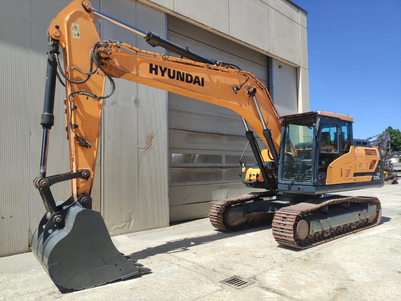 Hyundai HX220NL - Гусеничний екскаватор: фото 1 Hyundai HX220NL - Гусеничний екскаватор: фото 1