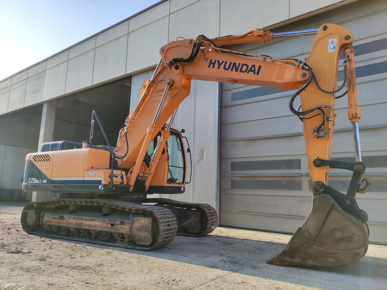 Hyundai R220NLC-9A - Гусеничний екскаватор: фото 3 Hyundai R220NLC-9A - Гусеничний екскаватор: фото 3