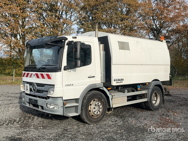 2013 Mercedes-Benz 1324 4x2 Sweeper Truck - Підмітально-прибиральна машина: фото 1 2013 Mercedes-Benz 1324 4x2 Sweeper Truck - Підмітально-прибиральна машина: фото 1